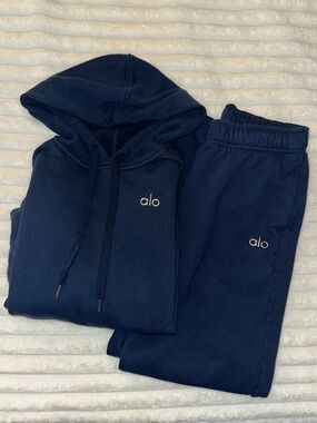 ALO Yoga Navy Sweatset